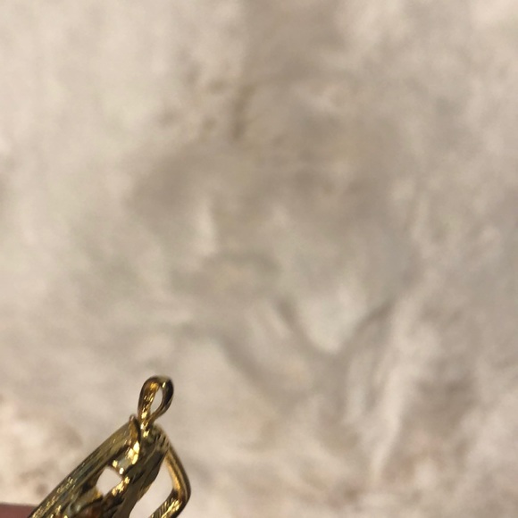 BOGO ⭐️ Unicorn Pendant - Picture 3 of 3